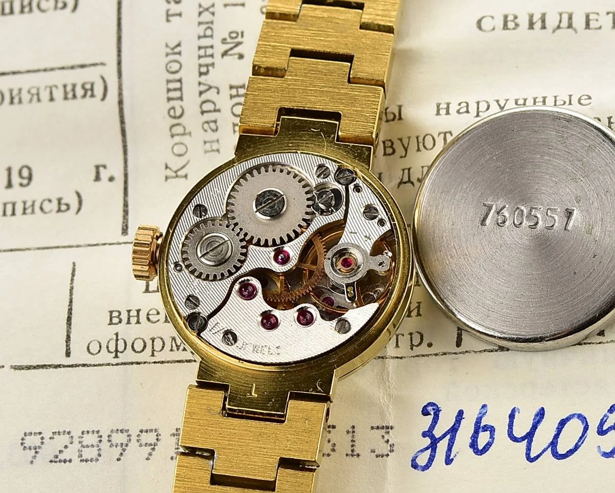 TIME CAPSULE: Chaika vintage wrist watch for ladies – New Old Stock (NOS)!