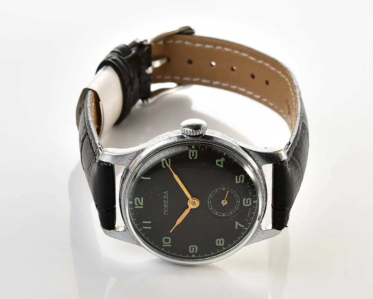 Excellent vintage Soviet mechanical Pobeda watch, 2MChZ from 4th quarter 1954!