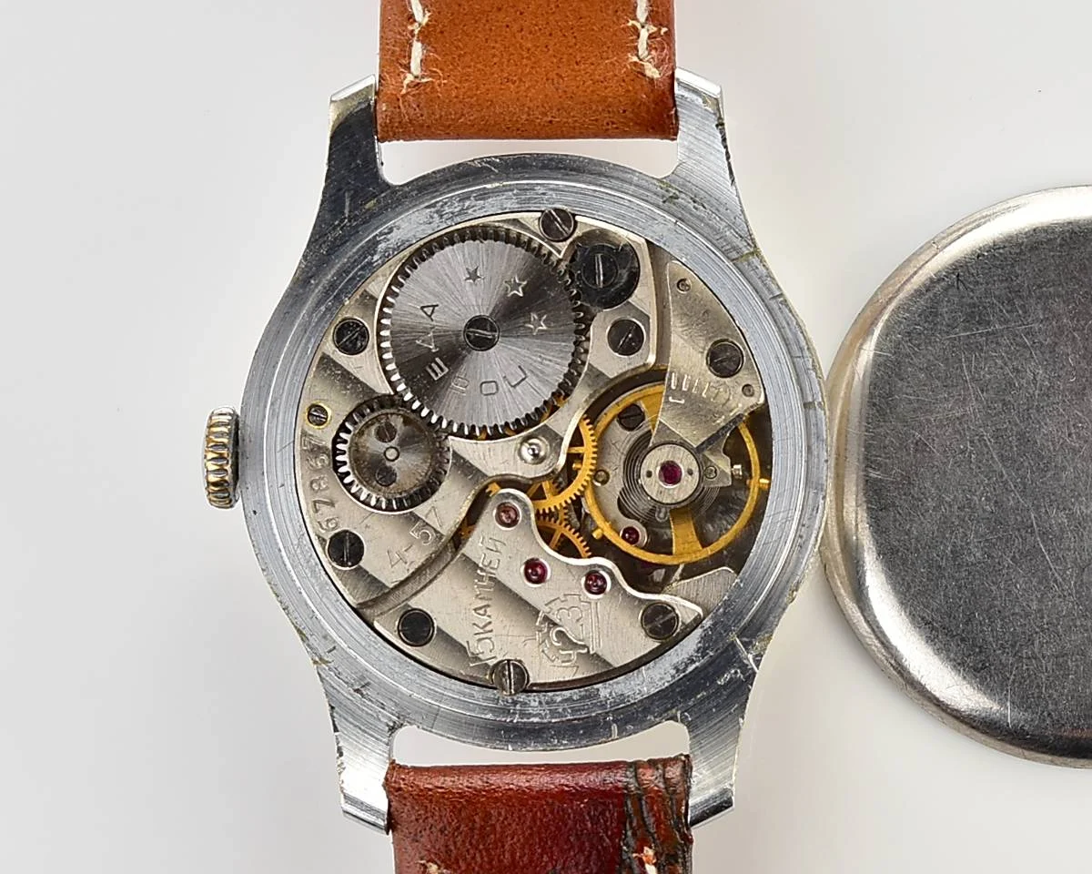 Excellent vintage Soviet mechanical Pobeda watch, 2MChZ from 4th quarter 1957!