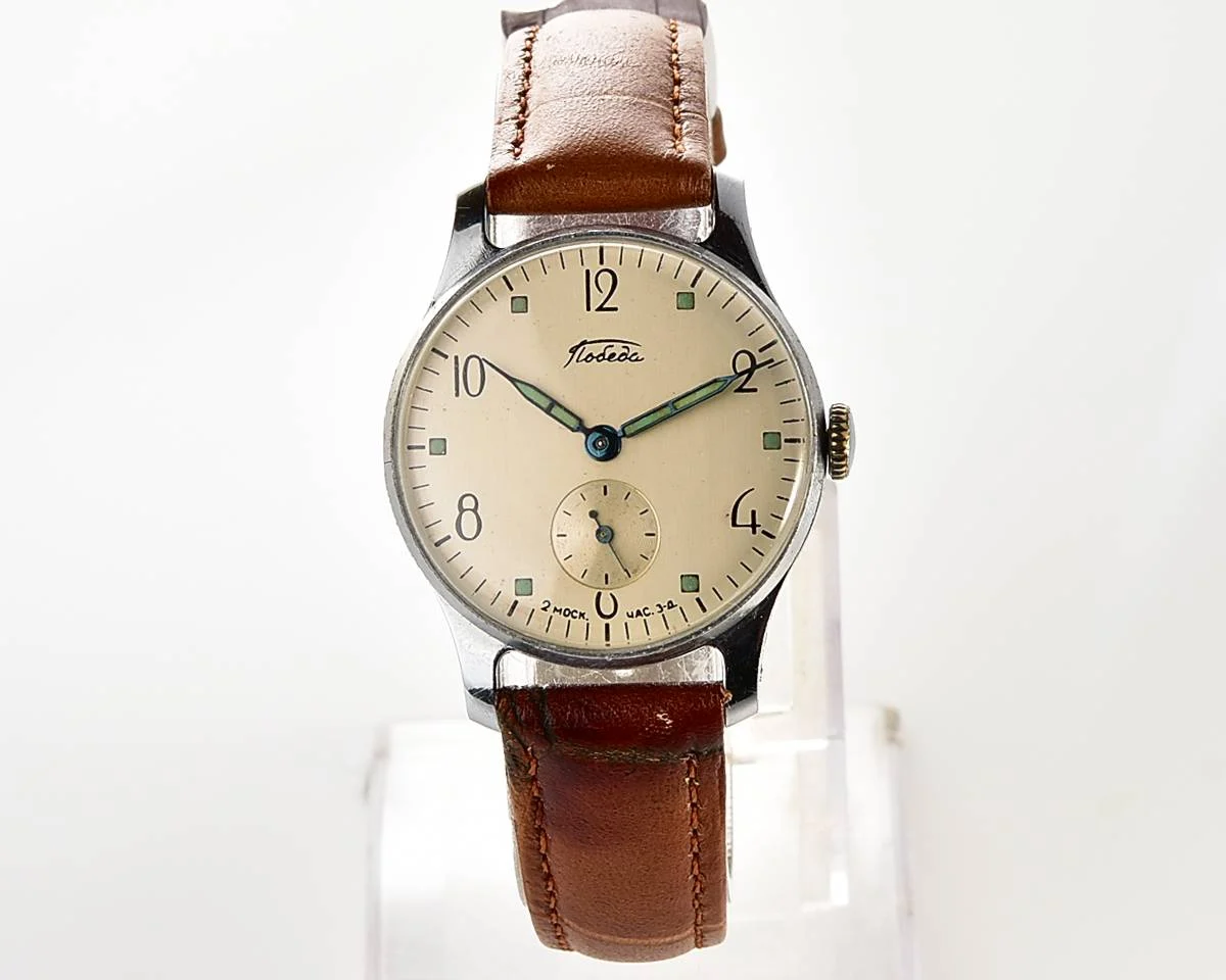 Excellent vintage Soviet mechanical Pobeda watch, 2MChZ from 4th quarter 1957!