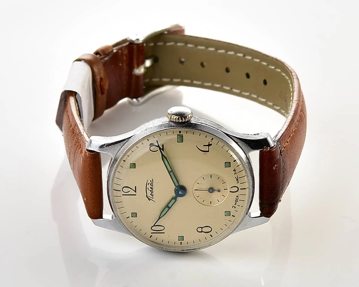 Excellent vintage Soviet mechanical Pobeda watch, 2MChZ from 4th quarter 1957!