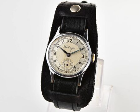 Excellent vintage soviet mechanical watch POBEDA, the 1st quarter of 1953