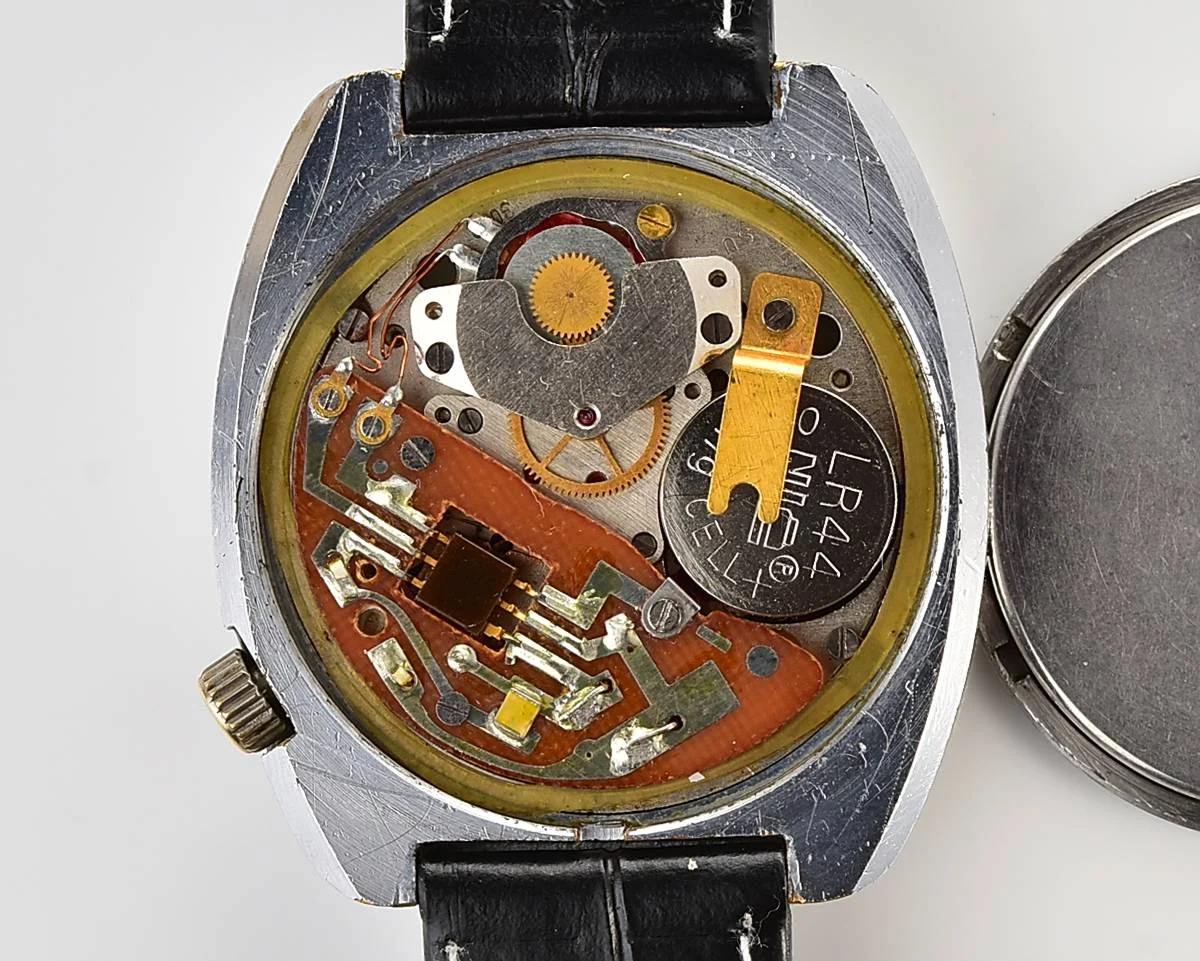 Large Soviet Poljot 3050 vintage wristwatch with quartz movement