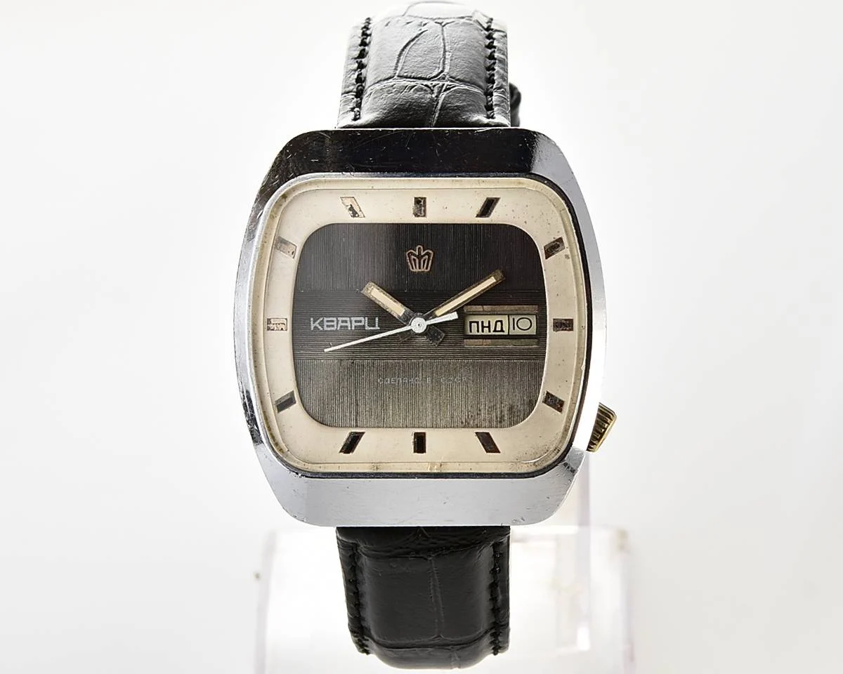 Large Soviet Poljot 3050 vintage wristwatch with quartz movement