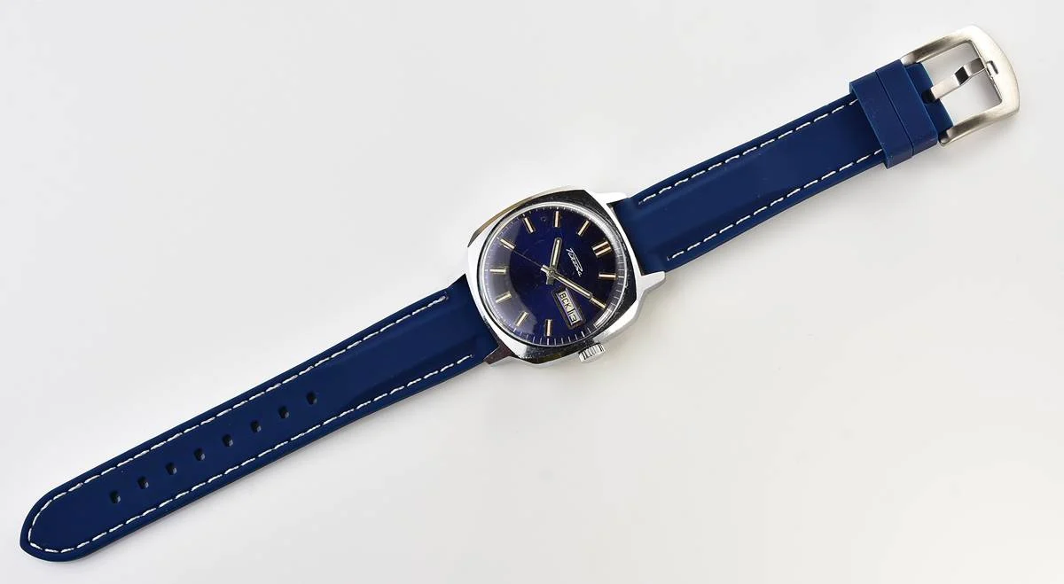 Soviet mechanical Raketa with automatic self winding movement