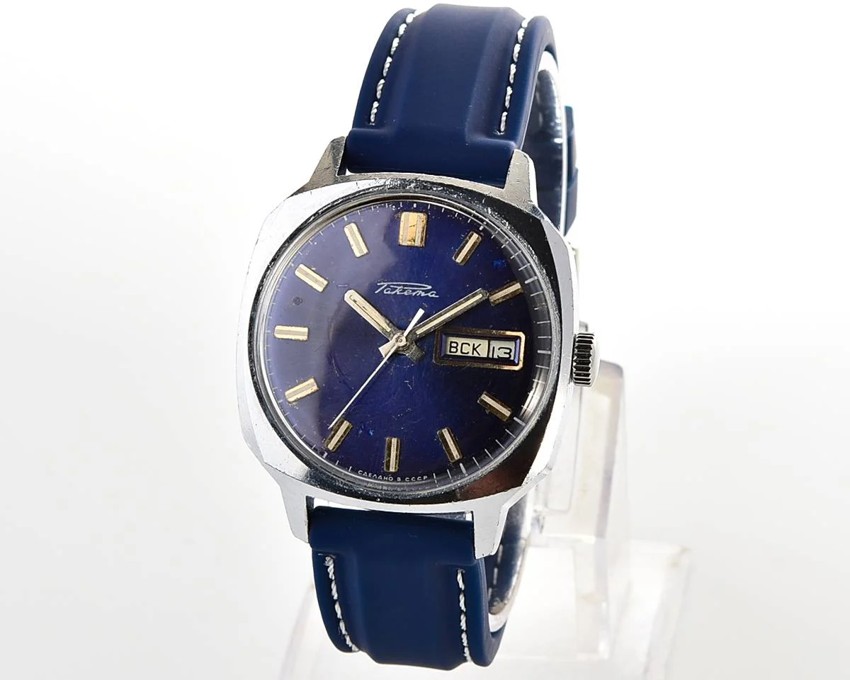 Soviet mechanical Raketa with automatic self winding movement
