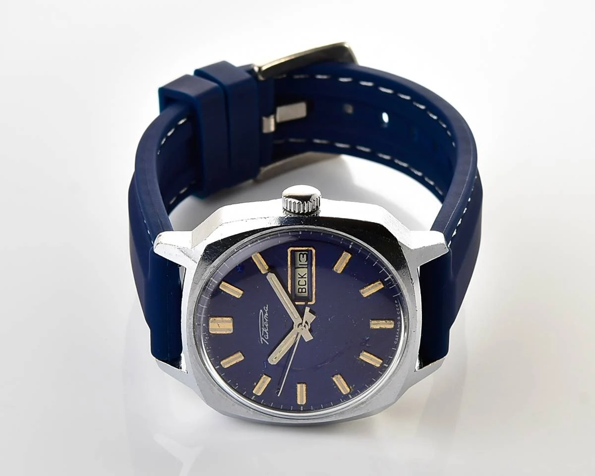 Soviet mechanical Raketa with automatic self winding movement