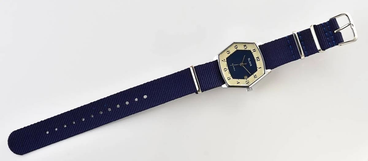 Excellent hexagonal Slava Soviet mechanical vintage watch