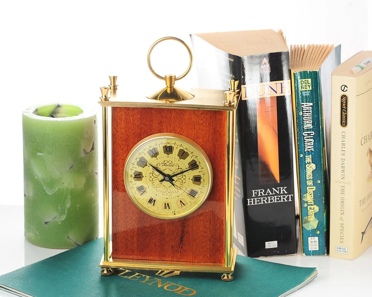 Vintage Molnija mechanical table clock in wood & hand polished brass, with 12 days power reserve!
