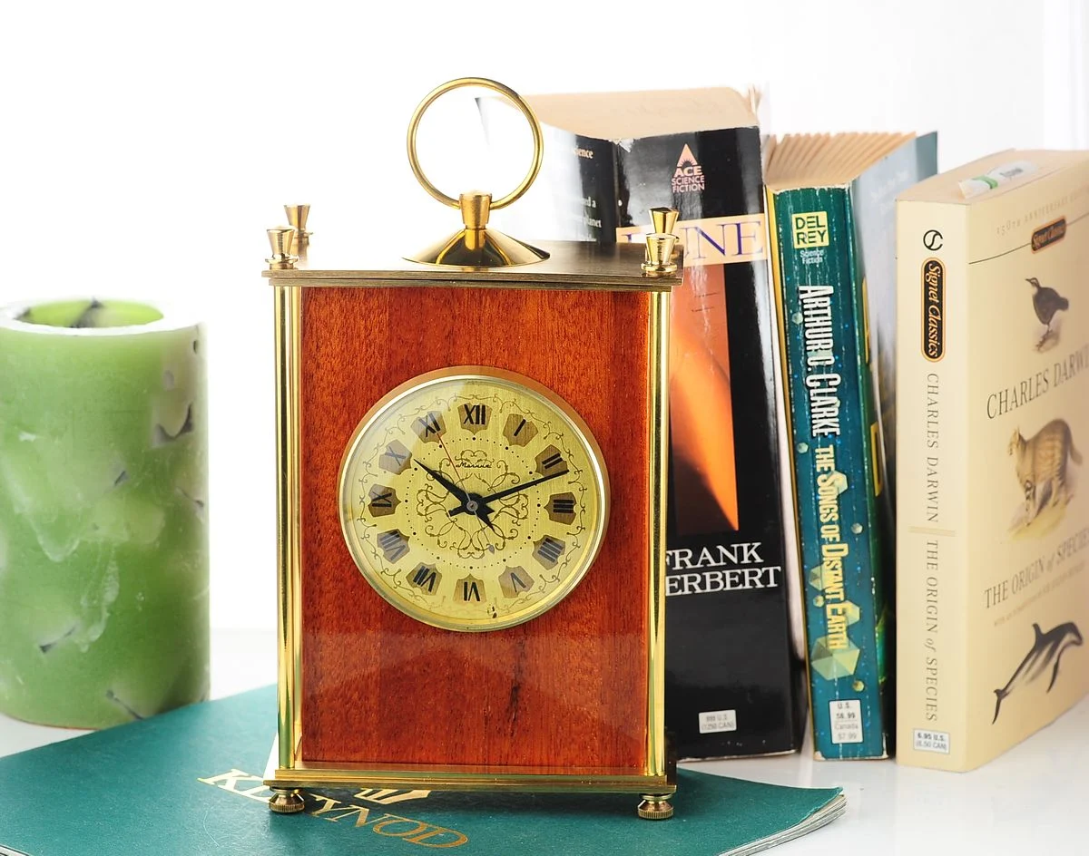 watch Molnija table clock in wood 12614-SCS_3253