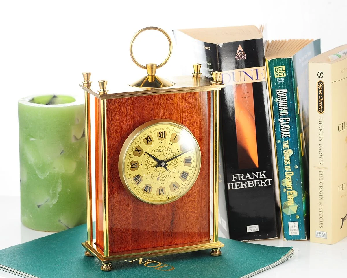 watch Molnija table clock in wood 12614-SCS_3254