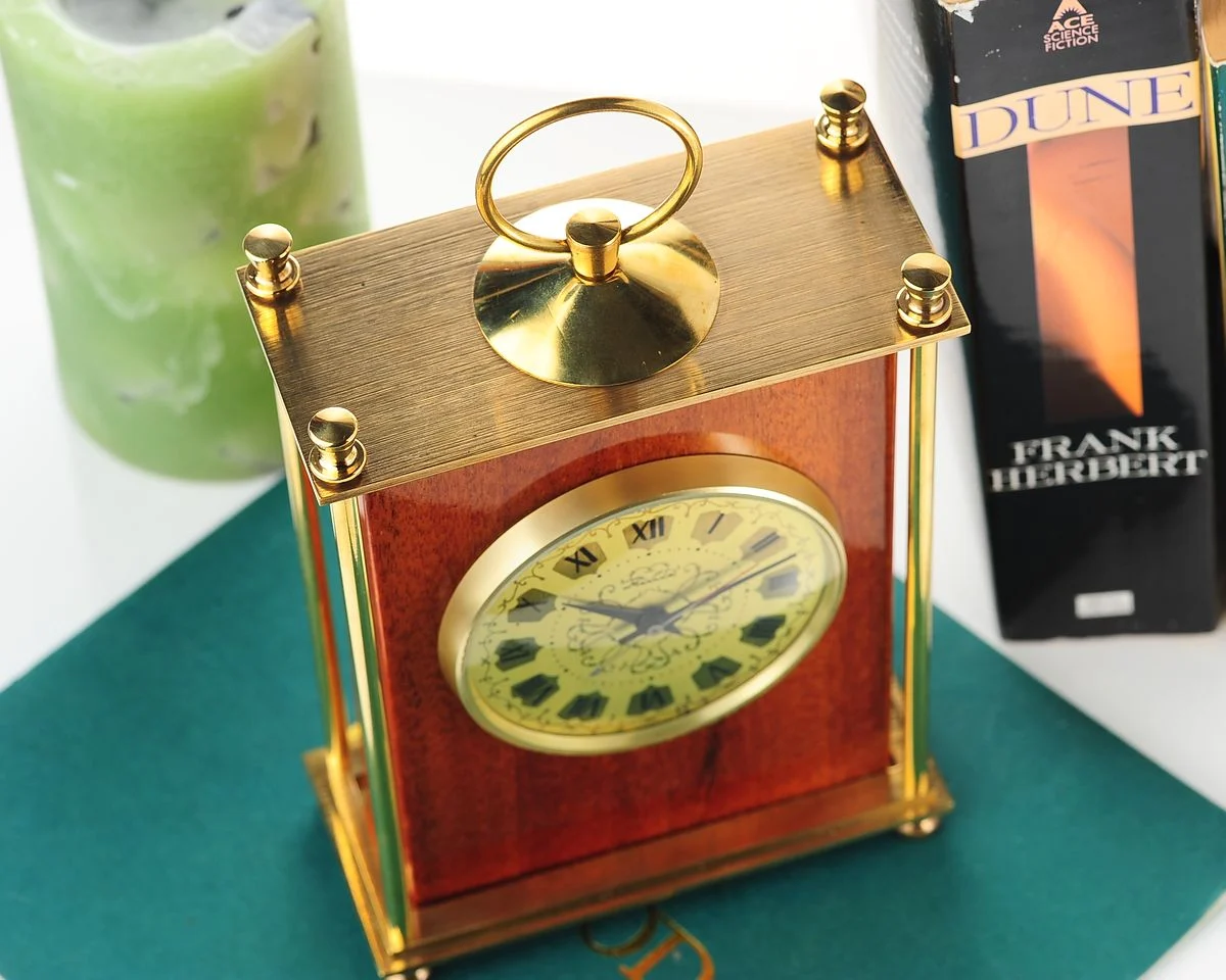 watch Molnija table clock in wood 12614-SCS_3256