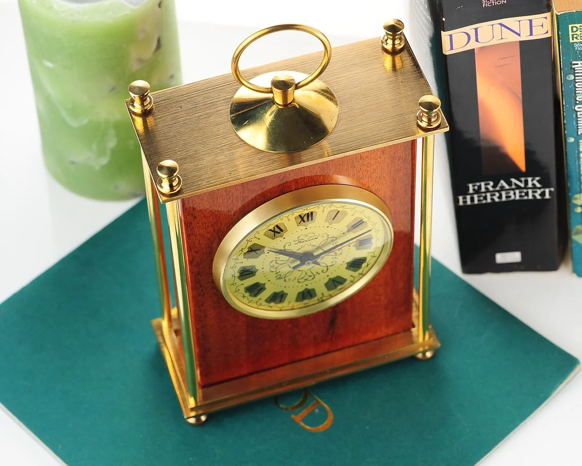 Vintage Molnija mechanical table clock in wood & hand polished brass, with 12 days power reserve!