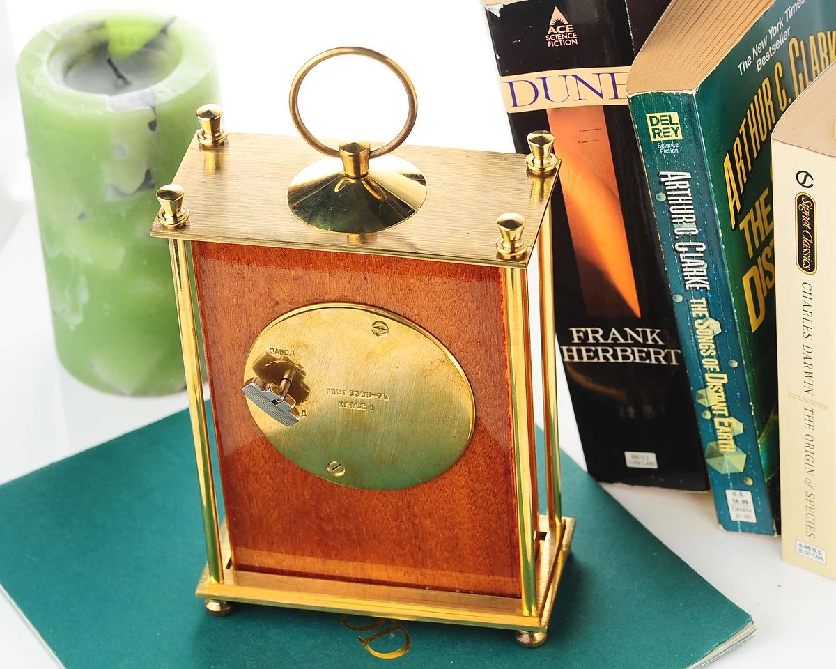 Vintage Molnija mechanical table clock in wood & hand polished brass, with 12 days power reserve!