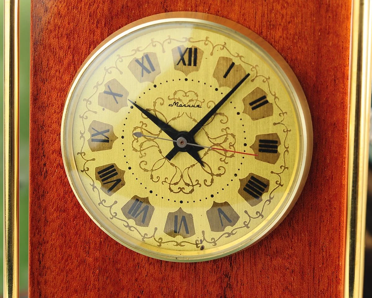 watch Molnija table clock in wood 12614-SCS_3267