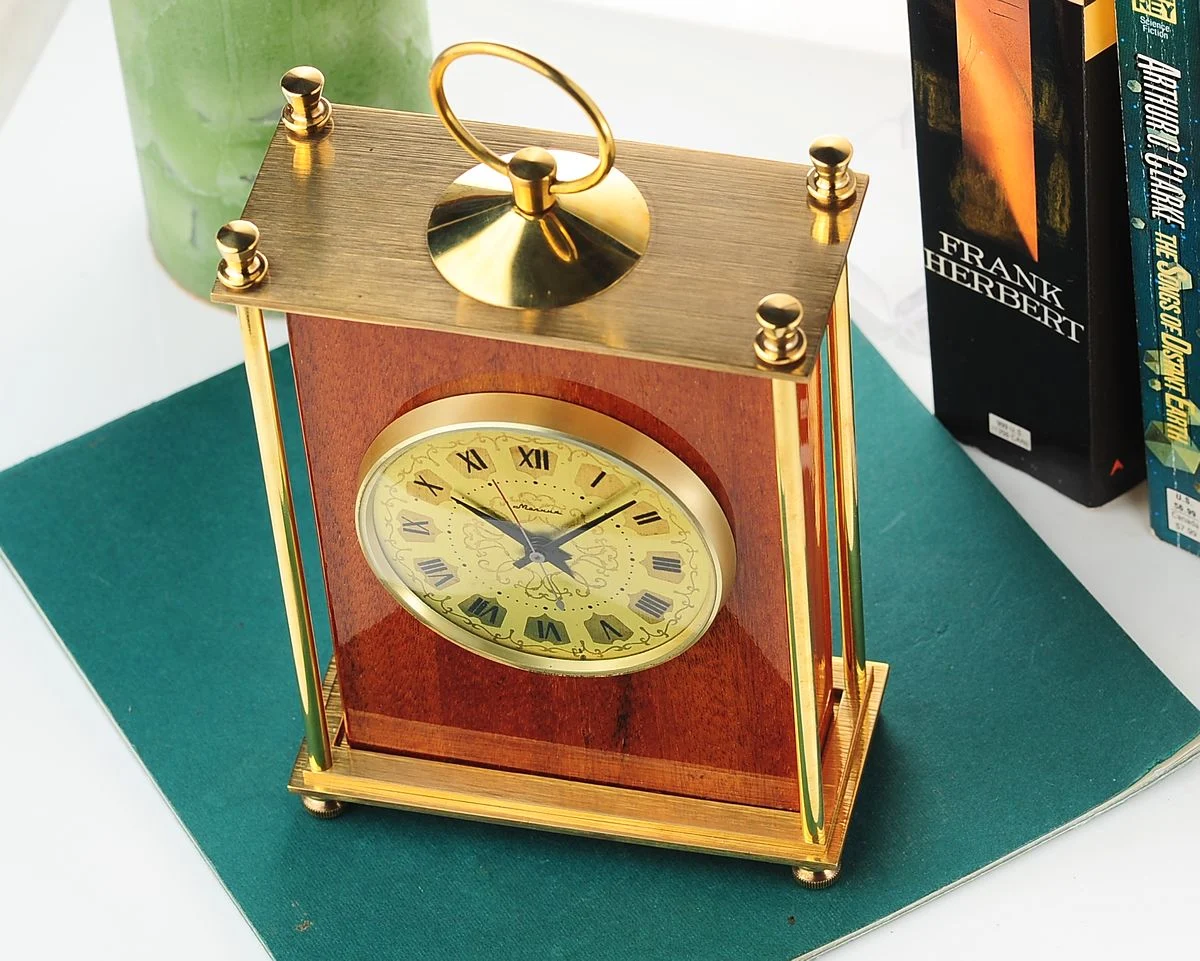 Vintage Molnija mechanical table clock in wood & hand polished brass, with 12 days power reserve!