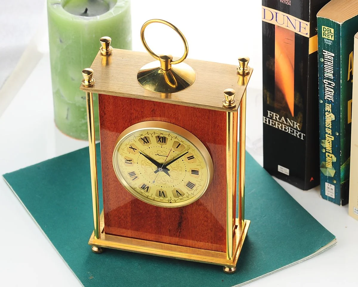 Vintage Molnija mechanical table clock in wood & hand polished brass, with 12 days power reserve!