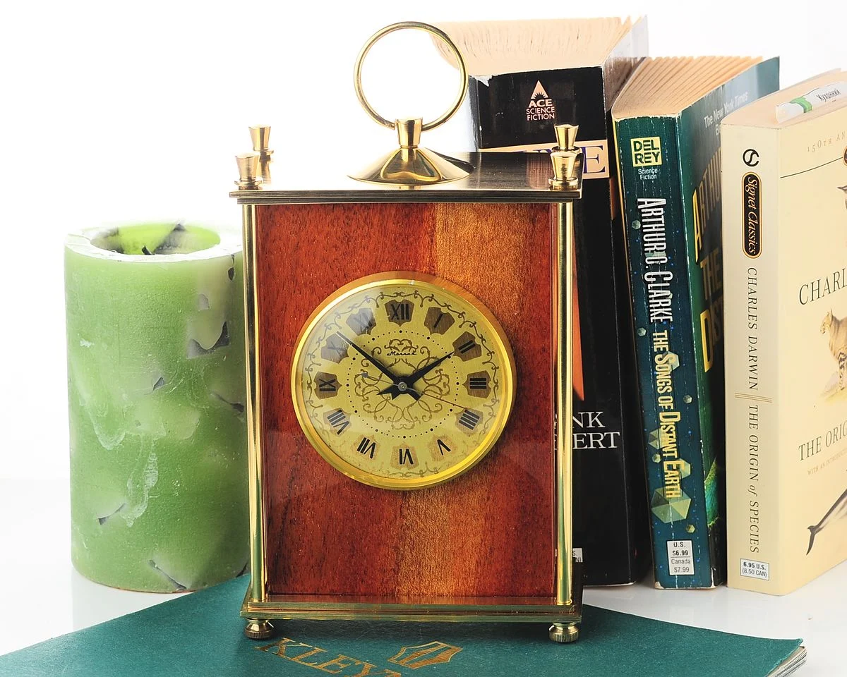 Vintage Molnija mechanical table clock in wood & hand polished brass, with 12 days power reserve!