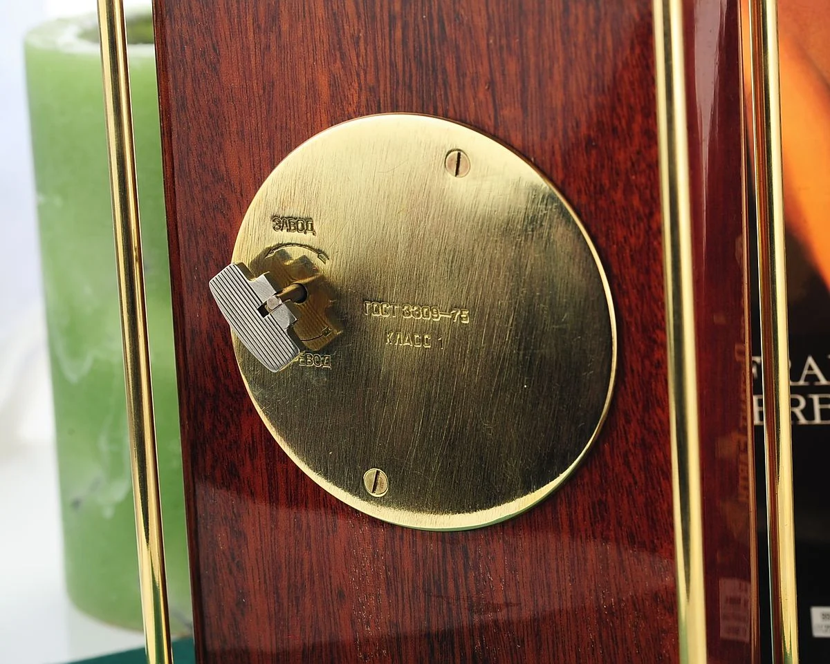 Vintage Molnija mechanical table clock in wood & hand polished brass, with 12 days power reserve!