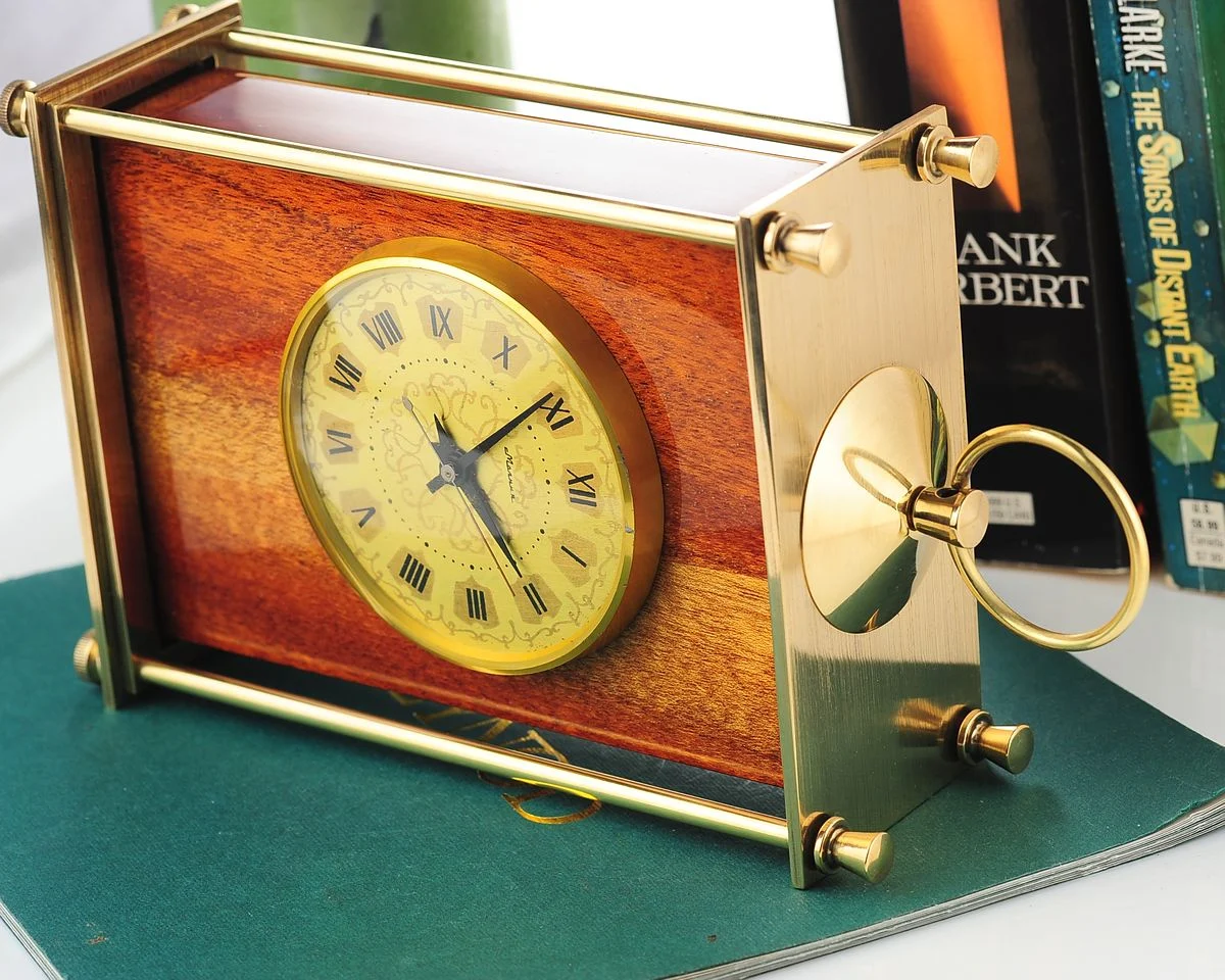 Vintage Molnija mechanical table clock in wood & hand polished brass, with 12 days power reserve!