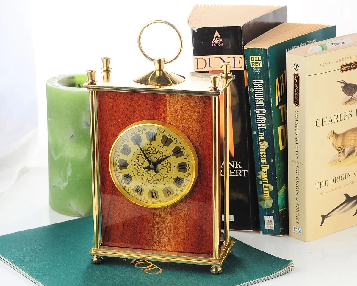 Vintage Molnija mechanical table clock in wood & hand polished brass, with 12 days power reserve!