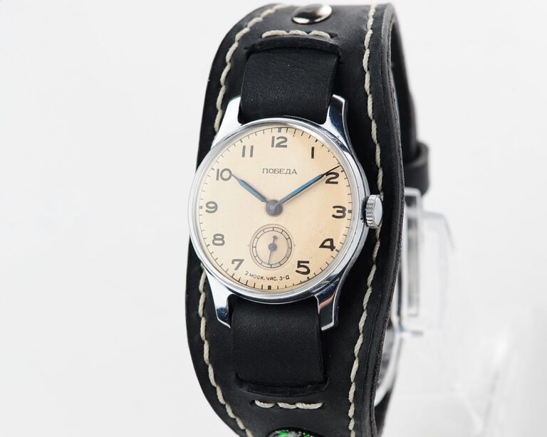 Exceptionally well preserved soviet POBEDA from 1953 + exquisite Sturmanskie compass strap!