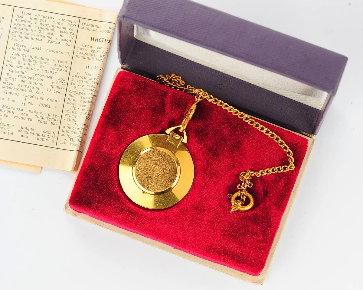 TIME CAPSULE: Vintage gold-plated Soviet Raketa pockey watch with ultra-thin 2209 movement!