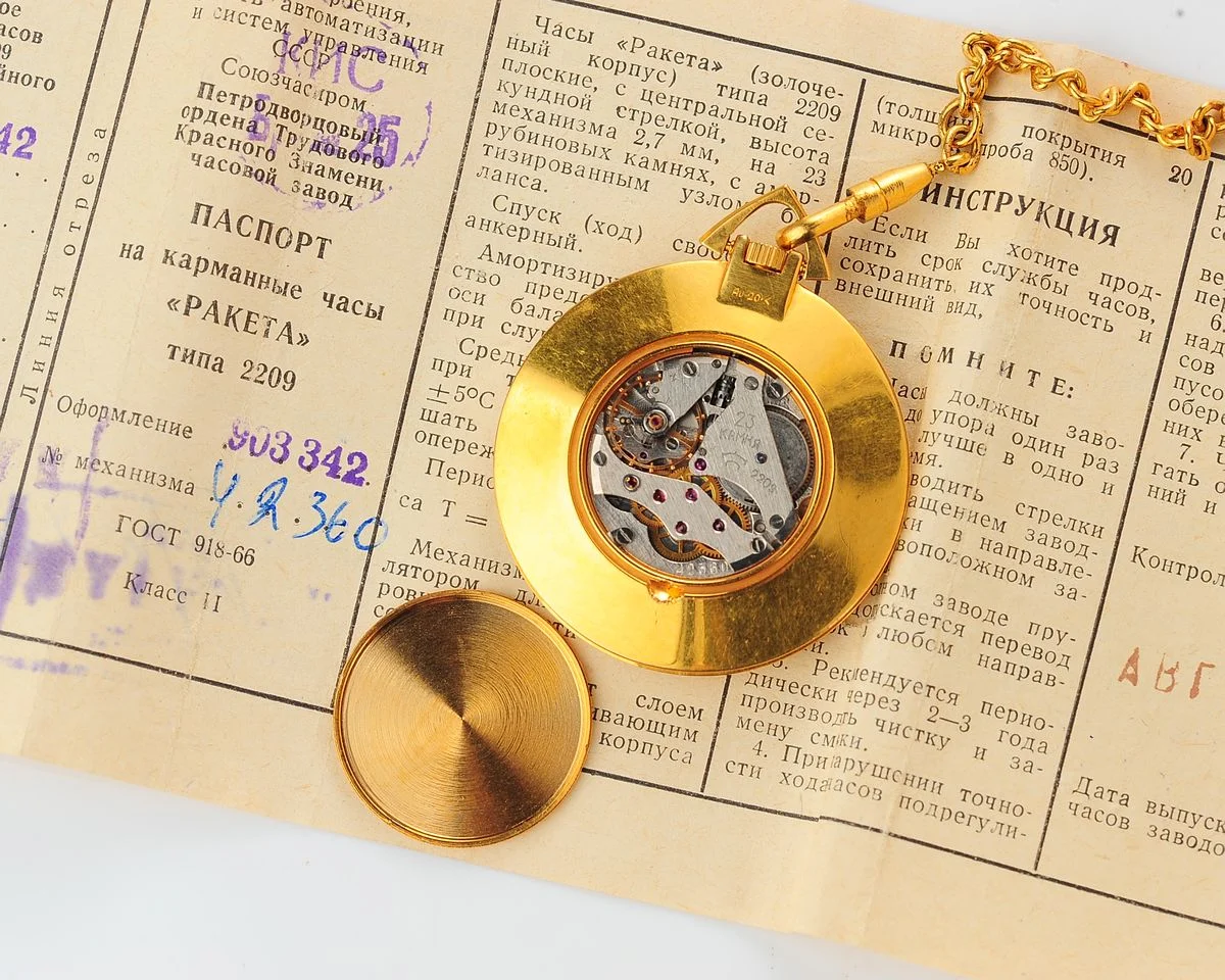 TIME CAPSULE: Vintage gold-plated Soviet Raketa pockey watch with ultra-thin 2209 movement!
