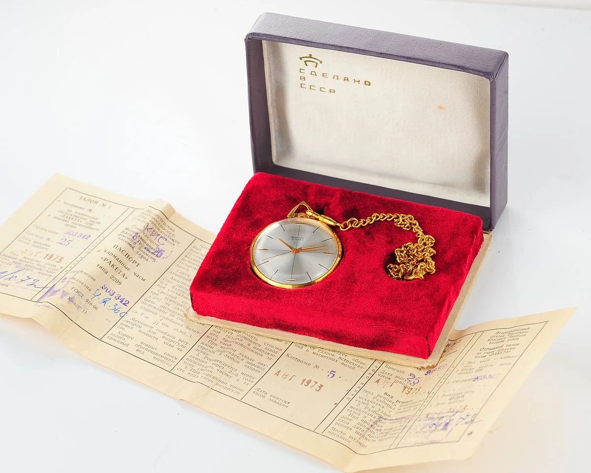 TIME CAPSULE: Vintage gold-plated Soviet Raketa pockey watch with ultra-thin 2209 movement!