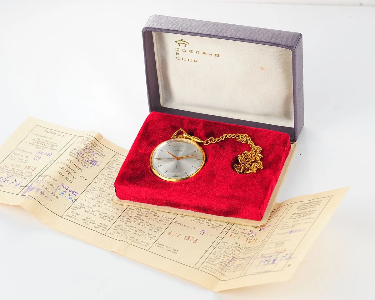 TIME CAPSULE: Vintage gold-plated Soviet Raketa pockey watch with ultra-thin 2209 movement!