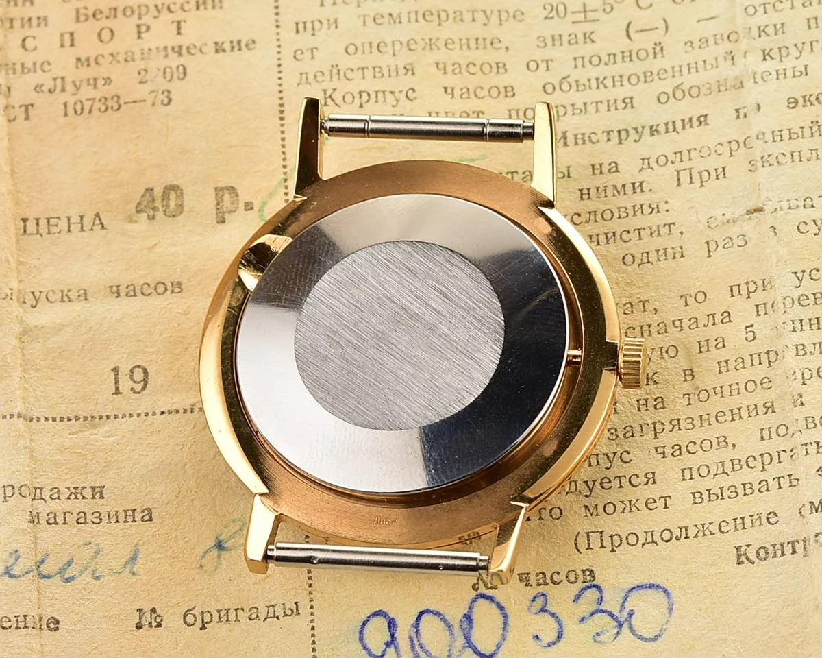 TIME CAPSULE: Luch Soviet gold-plated vintage watch - complete with box and passport!
