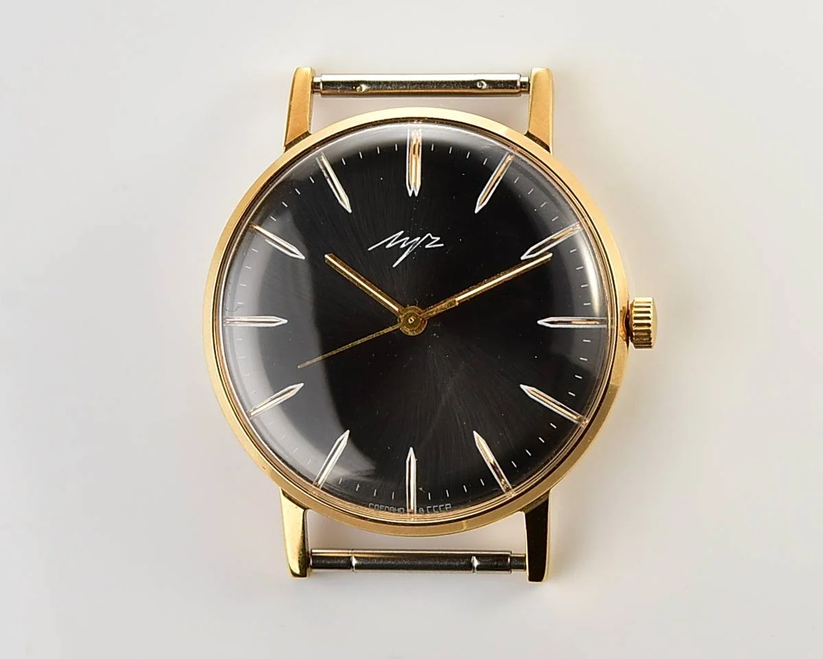 TIME CAPSULE: Luch Soviet gold-plated vintage watch - complete with box and passport!
