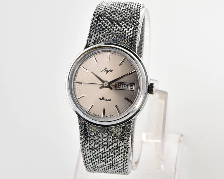 Vintage soviet LUCH automatic quartz watch with integrated metal bracelet