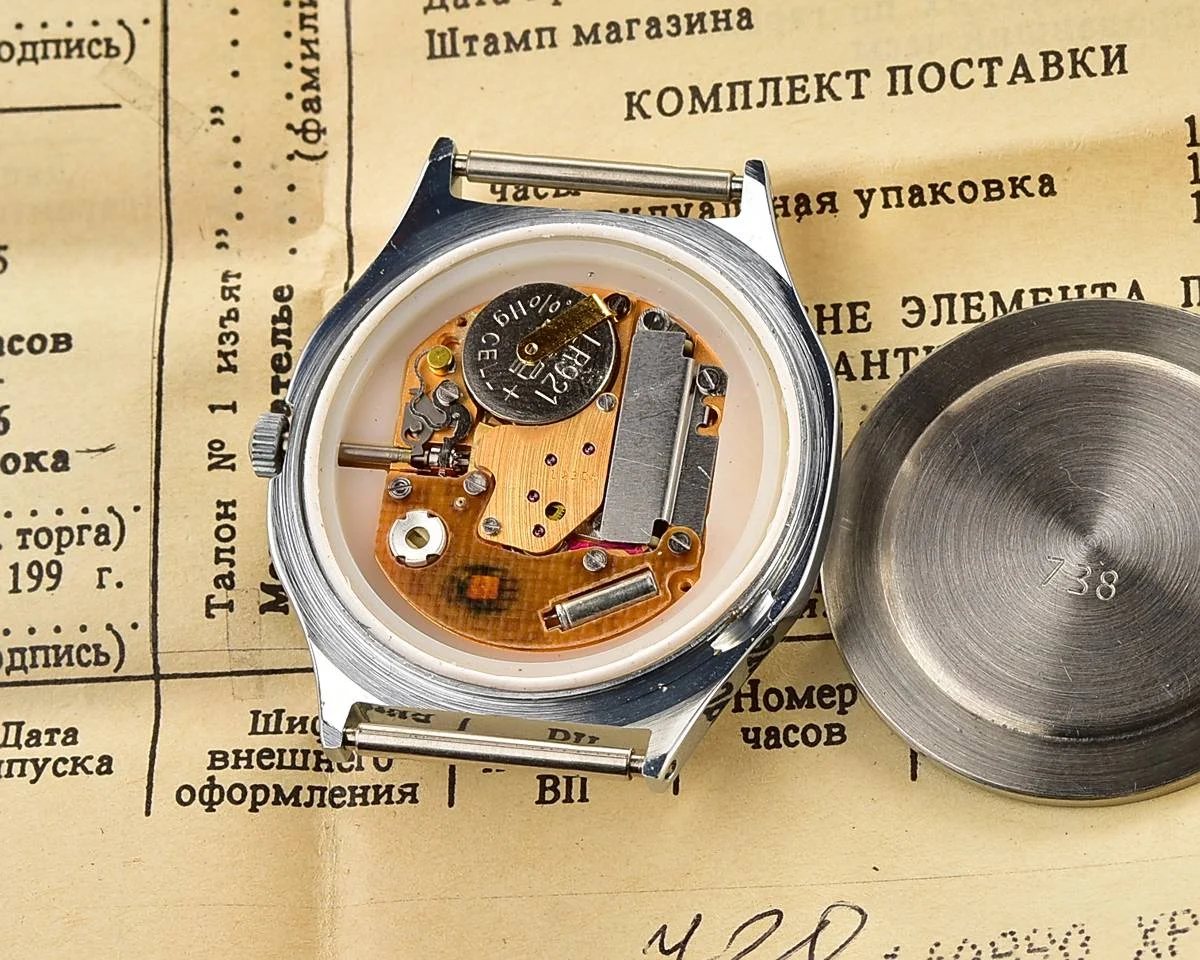 Time Capsule: Soviet Luch Perestroika quartz watch – New Old Stock (NOS)!