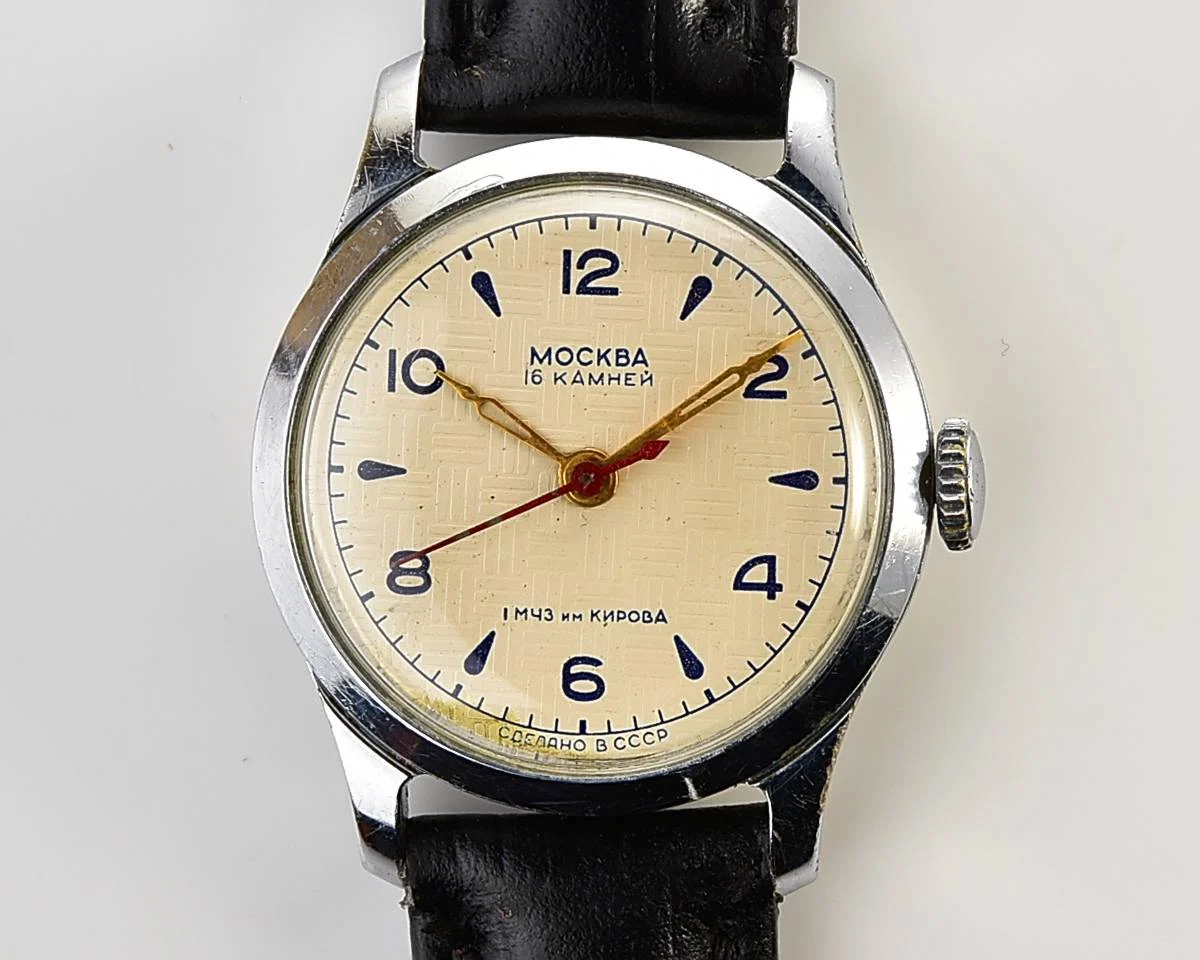 Excellent Moskva Soviet vintage mechanical watch with rare textured dial!