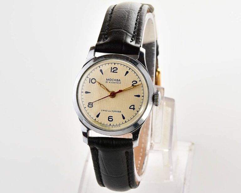 Excellent MOSKVA soviet vintage mechanical watch with rare textured dial!