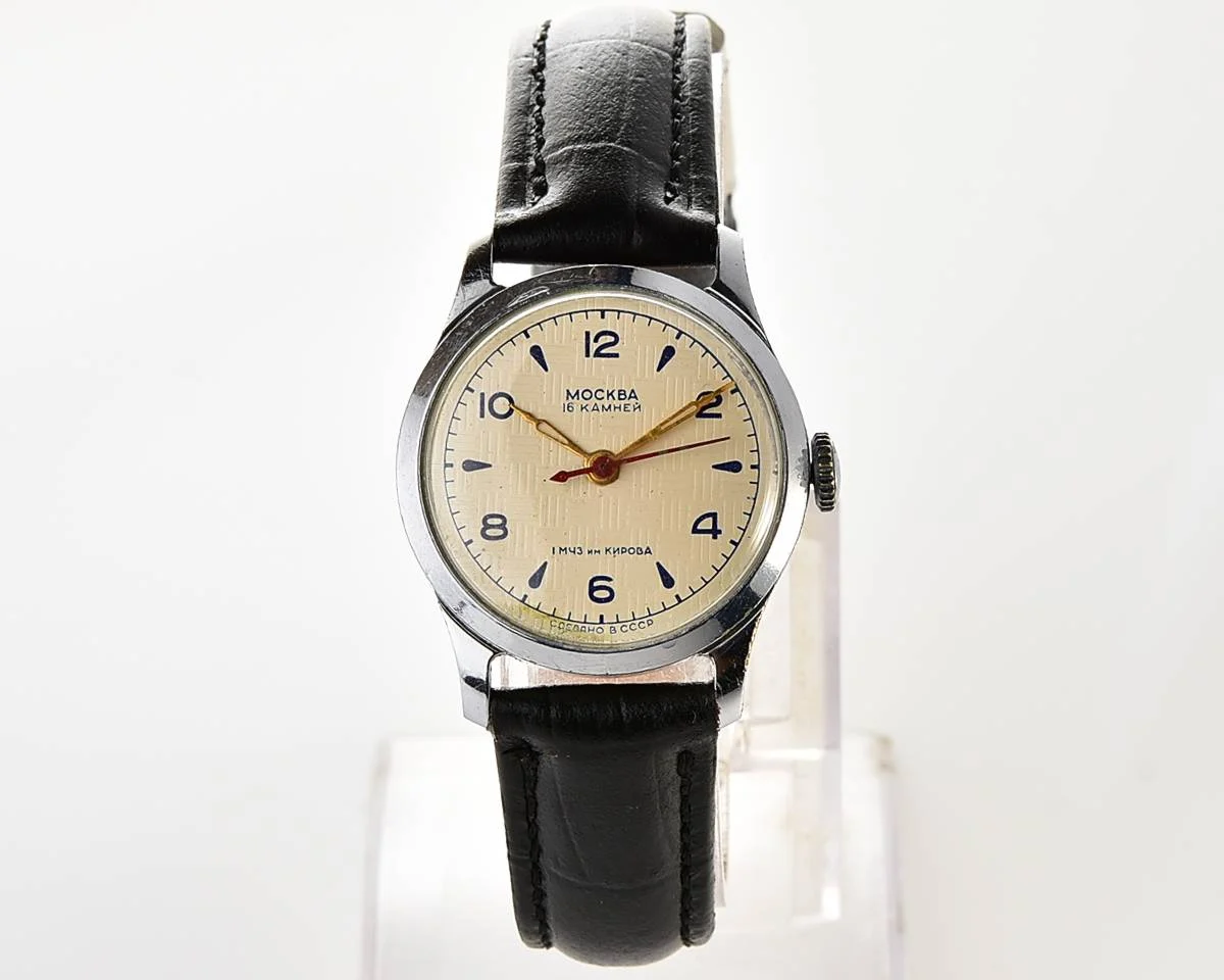 Excellent Moskva Soviet vintage mechanical watch with rare textured dial!