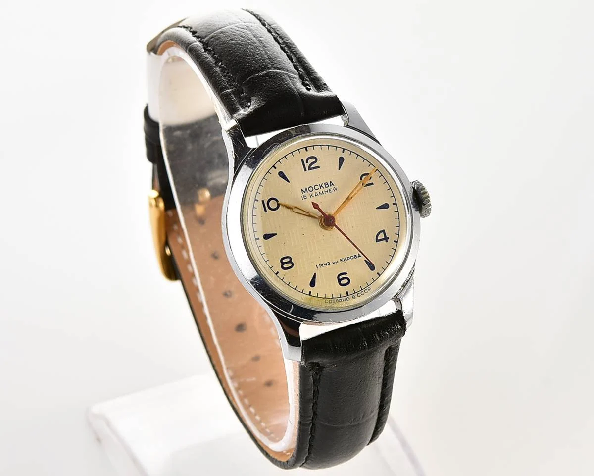 Excellent Moskva Soviet vintage mechanical watch with rare textured dial!