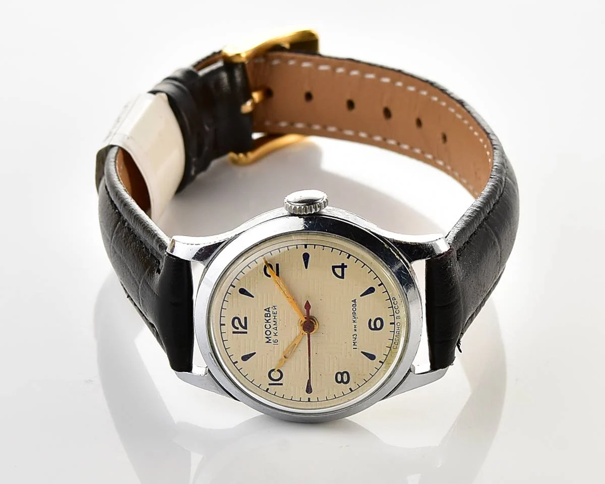 Excellent Moskva Soviet vintage mechanical watch with rare textured dial!