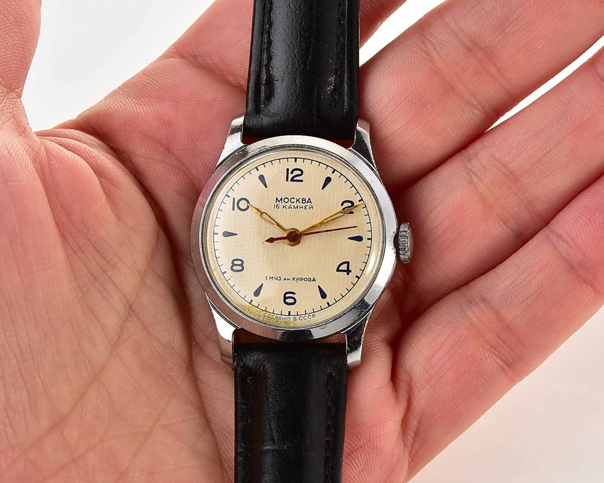 Excellent Moskva Soviet vintage mechanical watch with rare textured dial!