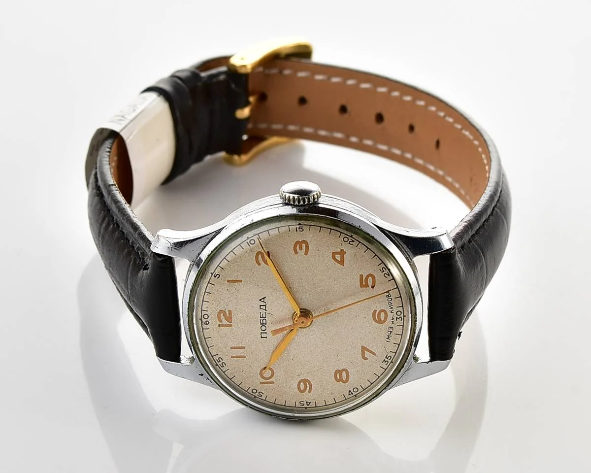 Vintage Pobeda watch with central seconds hand, 1MCHZ 3rd quarter of 1955