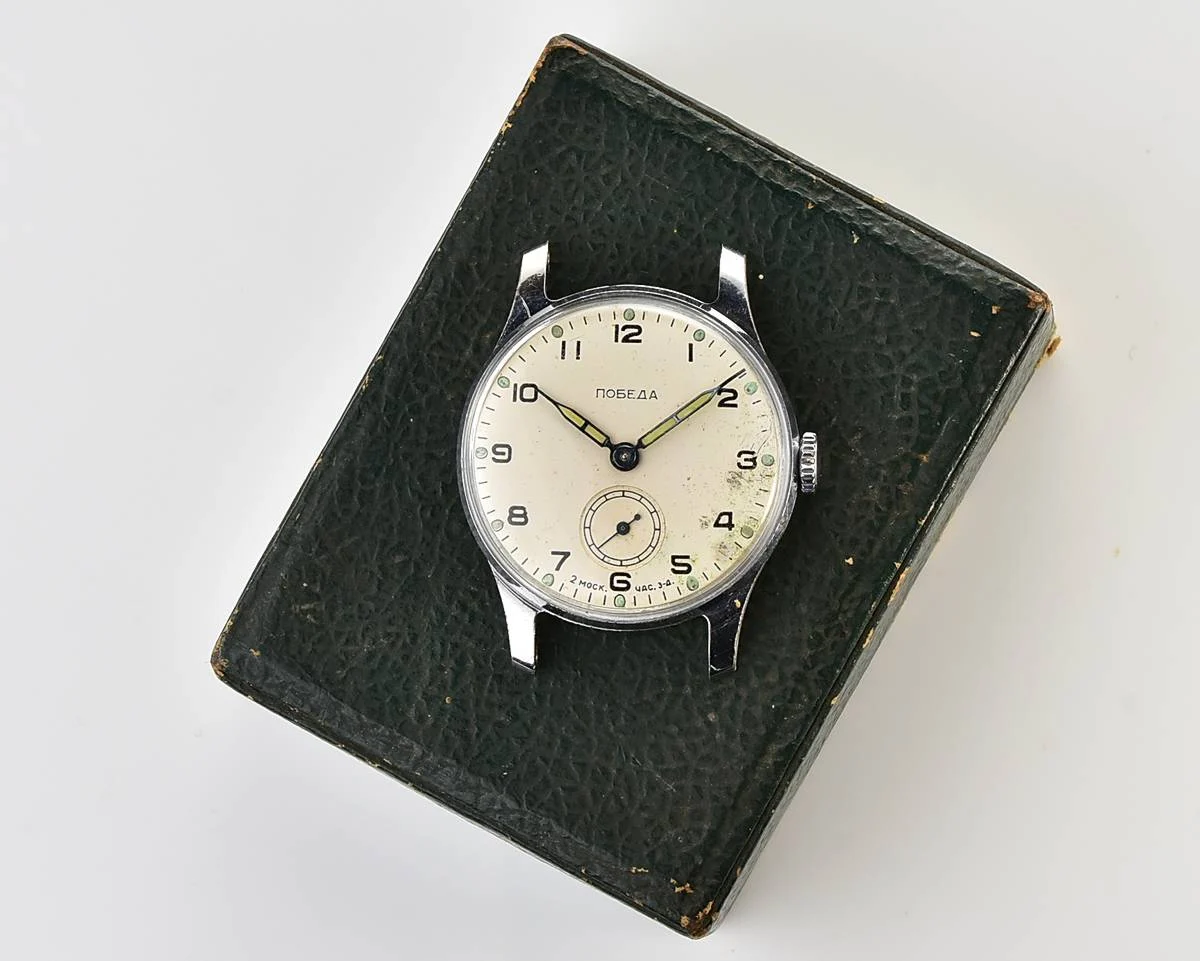 Excellent vintage Soviet mechanical Pobeda watch, 2MChZ from 1950s , with box