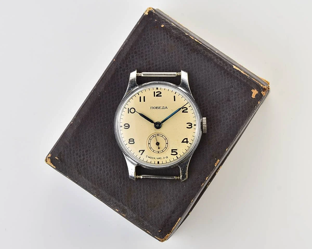 Excellent vintage Soviet mechanical Pobeda watch, 2MChZ from 1950s , with box