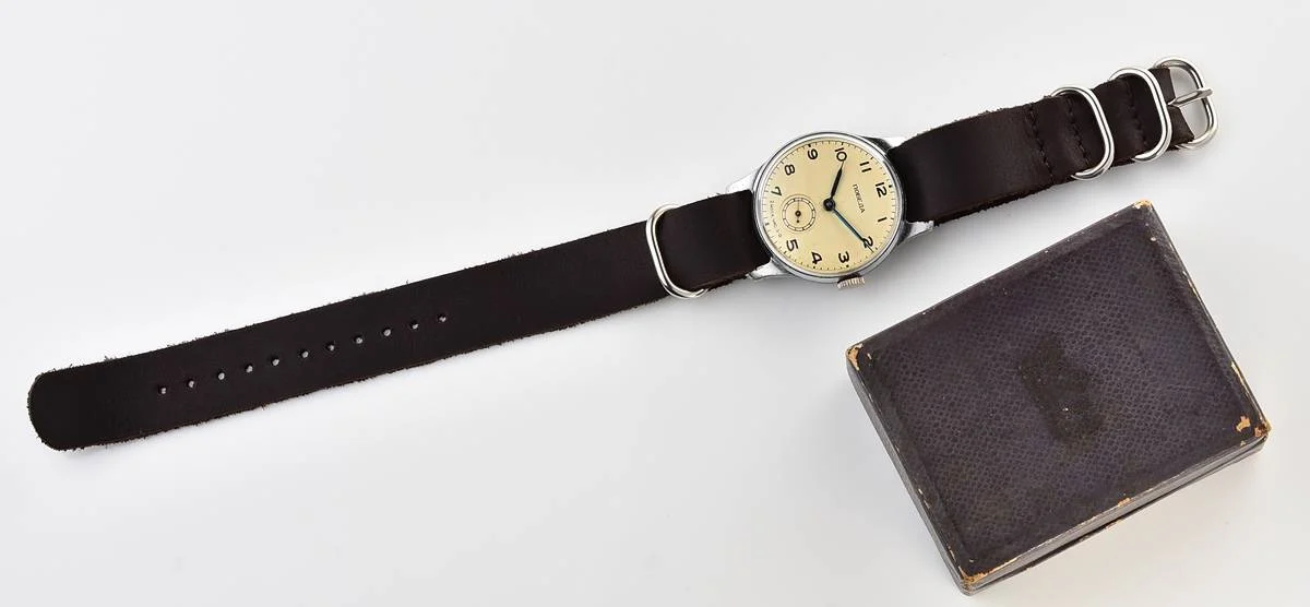 Excellent vintage Soviet mechanical Pobeda watch, 2MChZ from 1950s , with box
