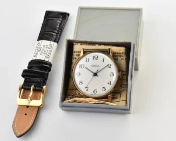 TIME CAPSULE: Vintage gold-plated Soviet Raketa watch, New Old Stock (NOS)!