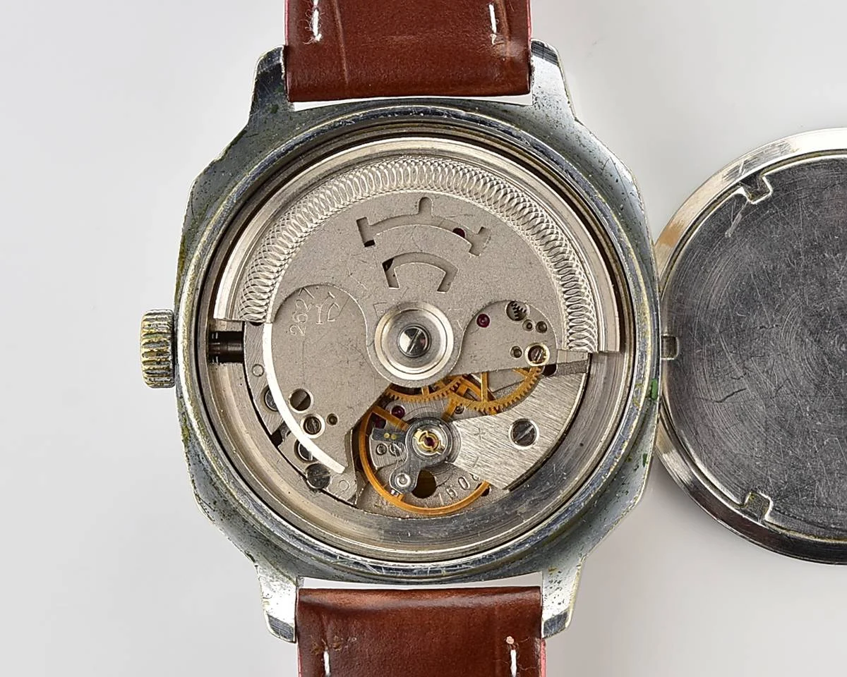 Soviet mechanical Raketa with automatic self winding movement