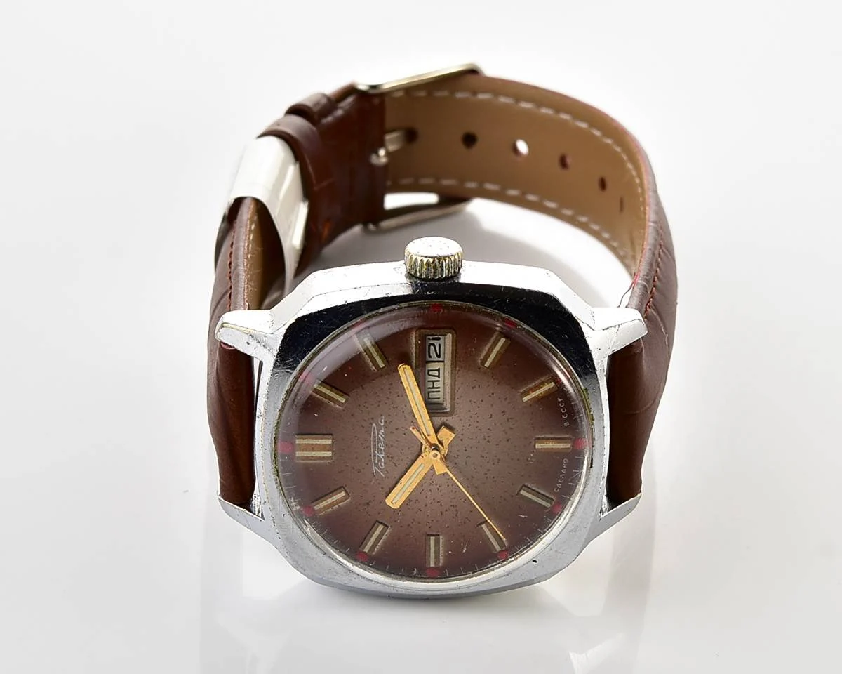 Soviet mechanical Raketa with automatic self winding movement