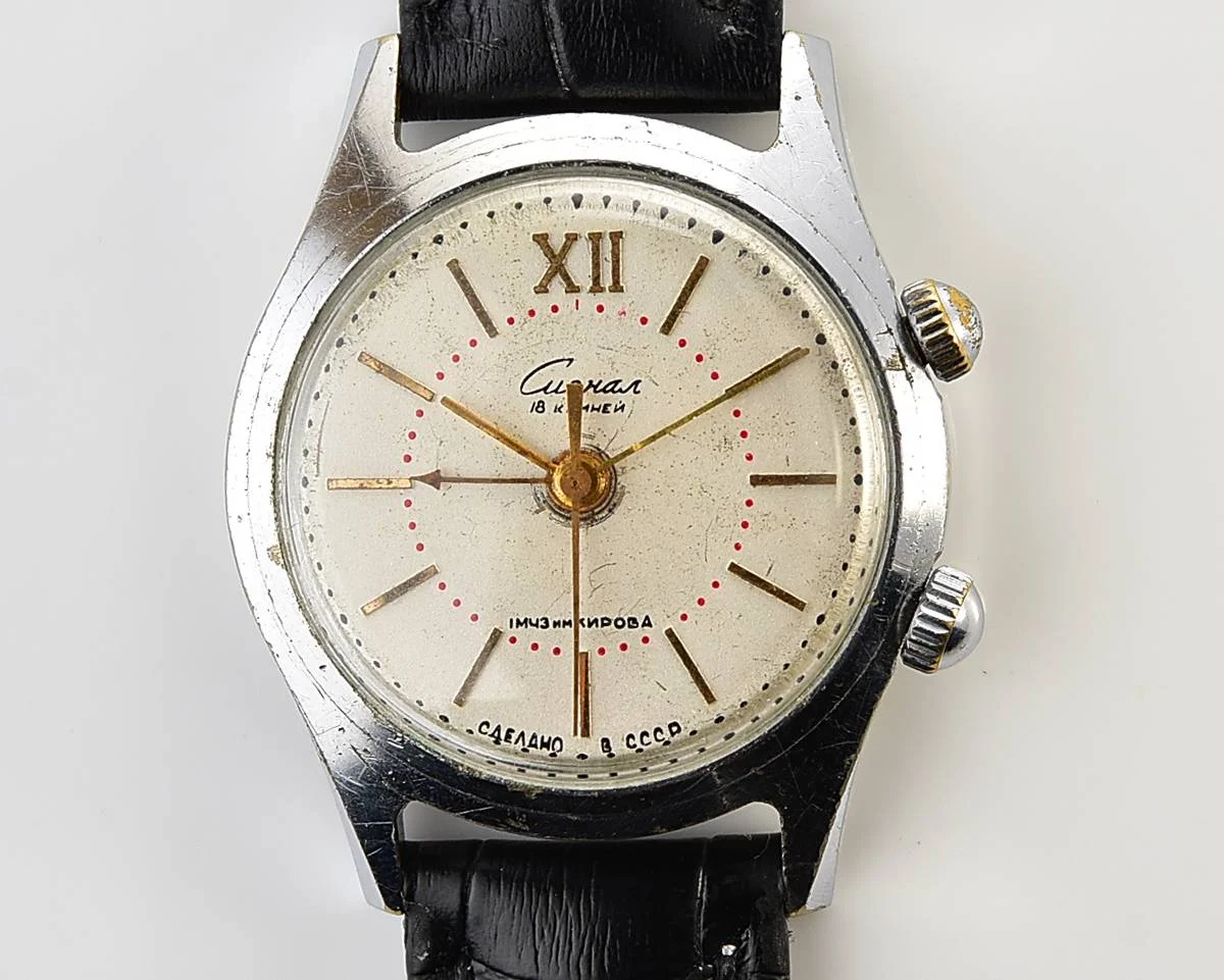 Signal vintage mechanical watch with alarm function