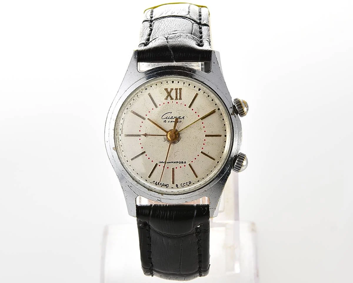 Signal vintage mechanical watch with alarm function