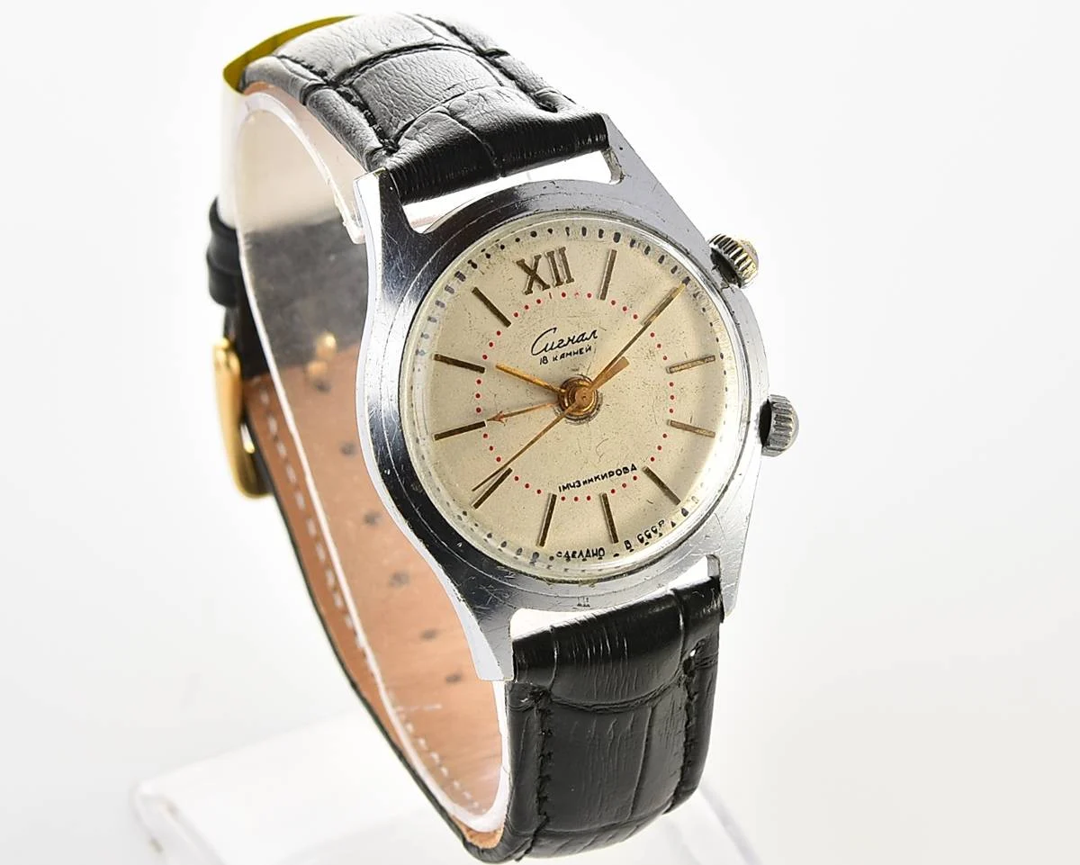 Signal vintage mechanical watch with alarm function